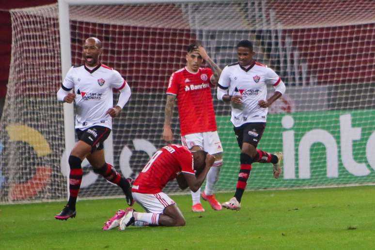 Vitória tira o Inter da Copa do Brasil vencendo no Beira-Rio