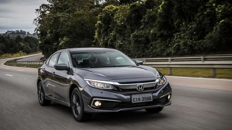 Honda Civic Touring passou a custar R$ 157.400, ou seja, R$ 2.300 a mais do que em maio. 