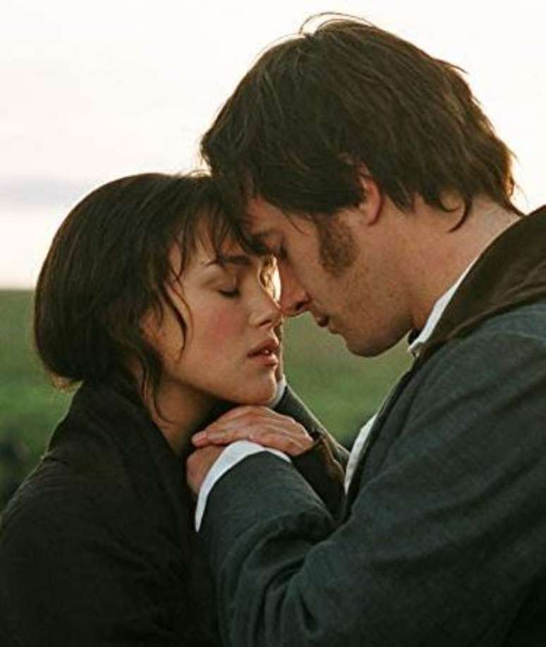 Keira Knightley e Matthew Macfadyen em Orgulho e Preconceito, clássico romântico