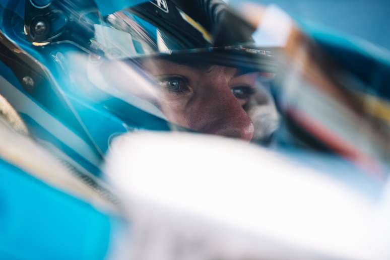 Scott McLaughlin bateu durante treino livre 