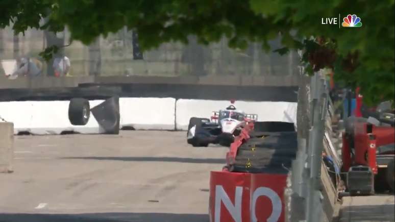 Newgarden sofreu com roda solta 