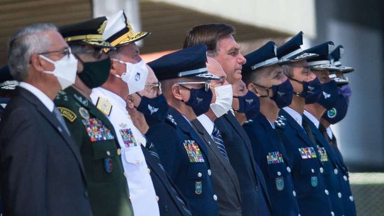Com Bolsonaro, militares voltaram ao poder sem ruptura institucional