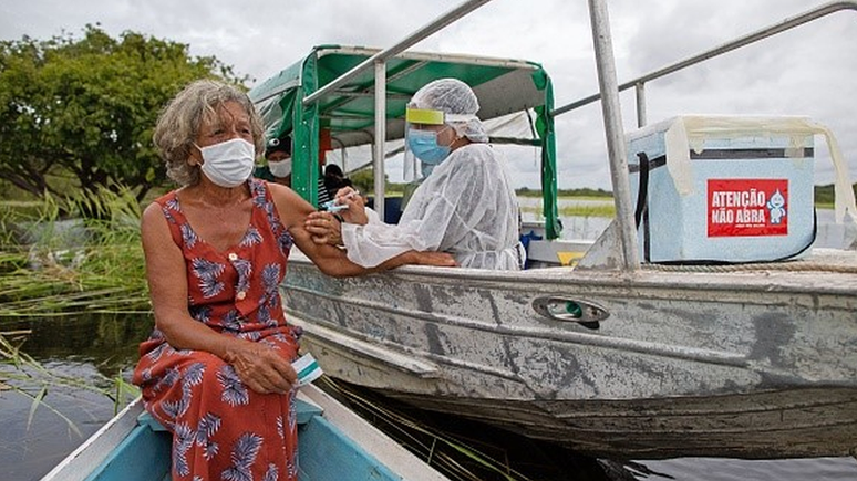 Para ser independente na produção de vacinas e outros insumos da área de saúde, Brasil precisa investir mais em biotecnologia, avaliam especialistas