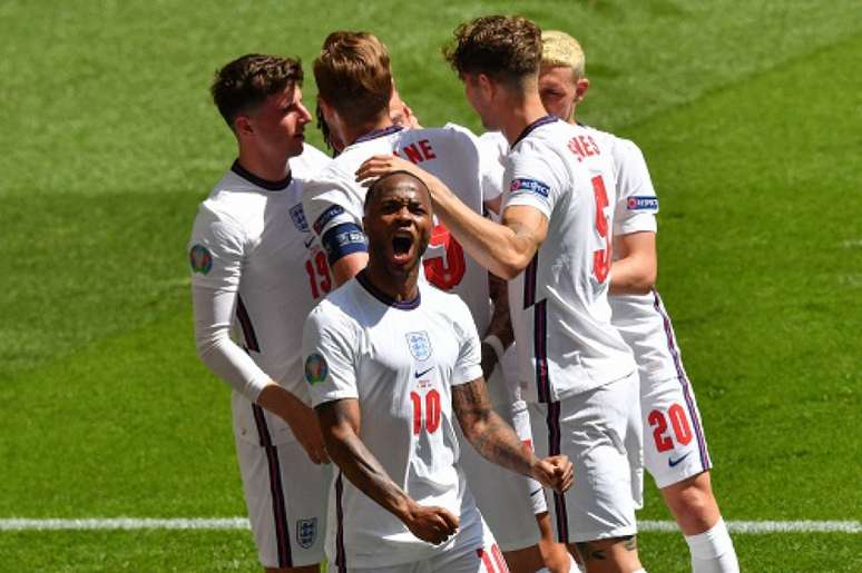 Sterling marcou o gol da vitória da Inglaterra contra a Croácia, neste domingo (Divulgação)