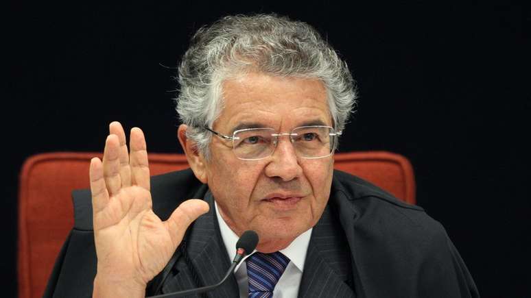 Prestes a completar 75 anos, o ministro Marco Aurélio Mello informou que vai se aposentar em 5 de julho