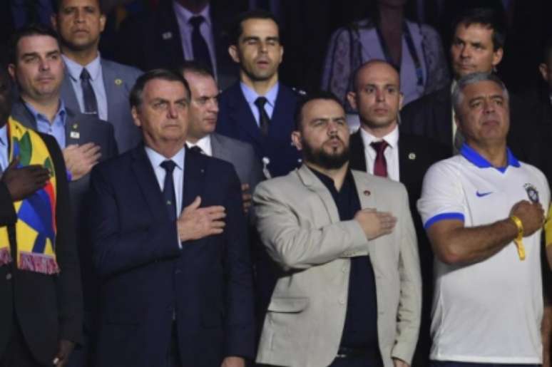 Bolsonaro com aliados na abertura da Copa América 2019 (PEDRO UGARTE / AFP)