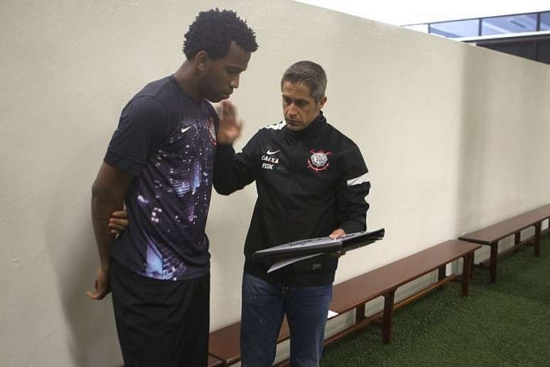 Gil e Sylvinho já havia trabalhados juntos no Timão, entre 2013 e 2014 (Foto: Daniel Augusto Jr./Ag. Corinthians)