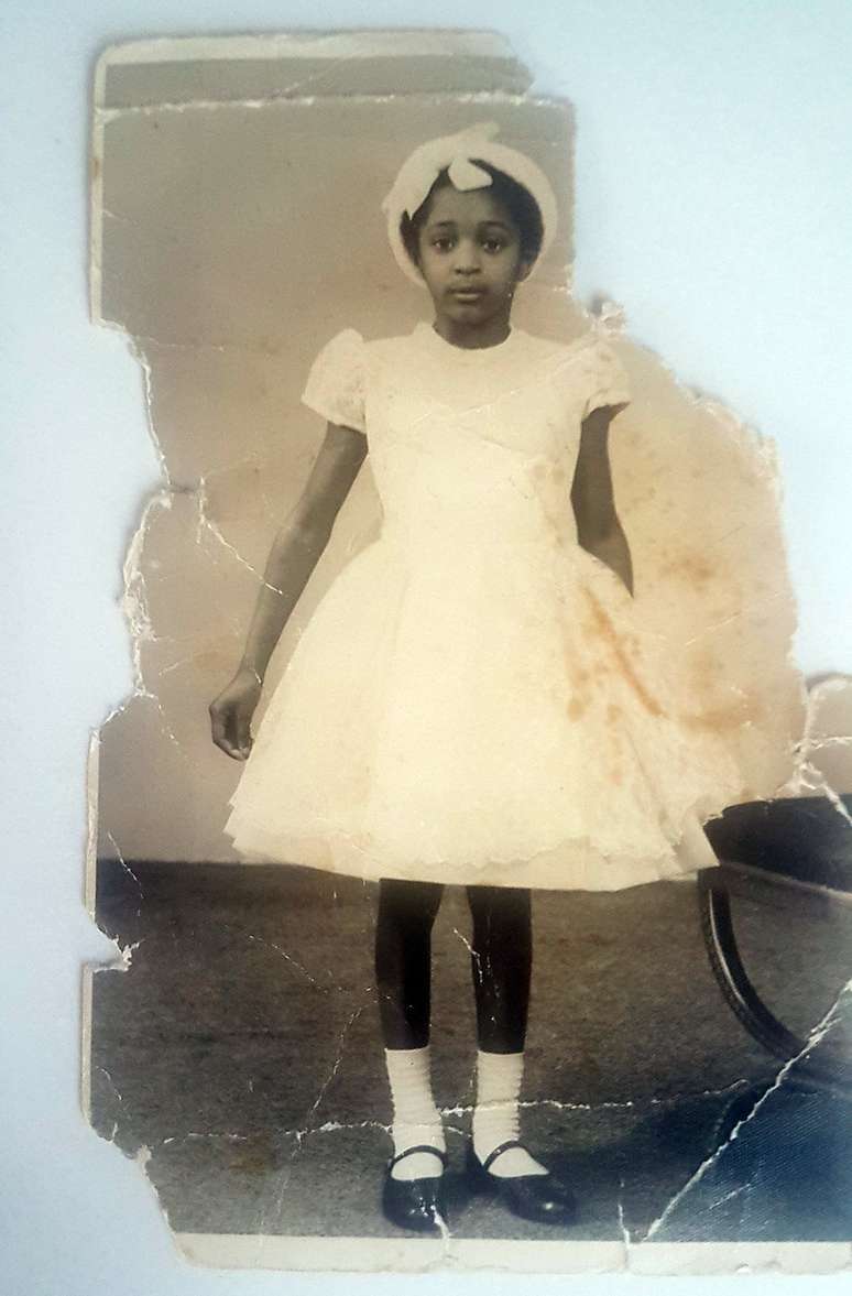 Masie aos 5 anos, no seu primeiro dia numa escola convencional. Pouco depois, ela seria enviada a uma escola ESN