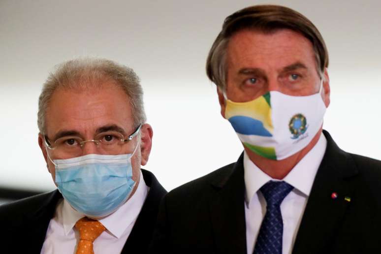 Ministro da Saúde diz que vacinará Bolsonaro 'quando ele assim desejar'