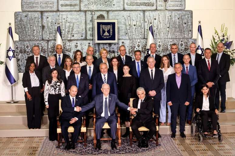 Novo governo de Israel
 14/6/2021   REUTERS/Ronen Zvulun