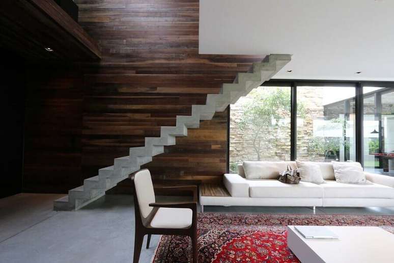6. Escadas internas de concreto para decoração de sala ampla e moderna – Foto: ZaaV Arquitetura