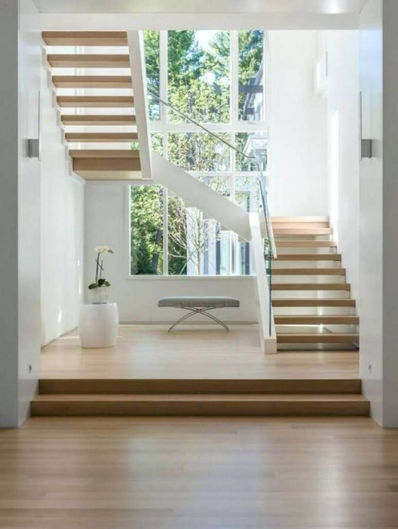 45. Degraus e madeira para escadas internas em U – Foto: Pinterest