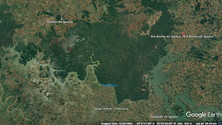 Imagens de sat&eacute;lite mostram a destrui&ccedil;&atilde;o da Mata Atl&acirc;ntica em Rio Bonito do Igua&ccedil;u (PR) entre 1984....