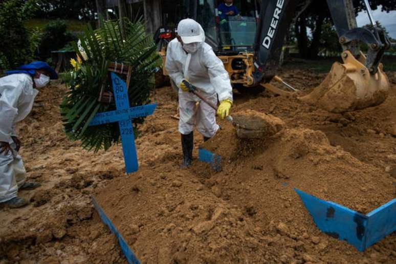 Brasil já tem mais de 500 mil mortos em decorrência do novo coronavírus