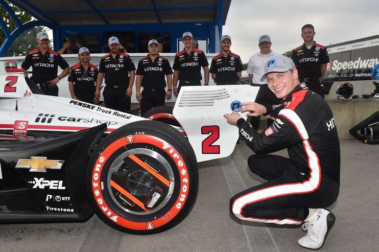 Josef Newgarden parecia ter espantado a zica com a pole. Parecia… 