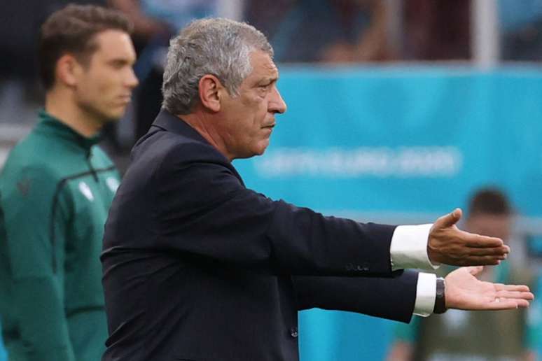 Fernando Santos tenta o bicampeonato europeu com a seleção portuguesa (Foto: BERNADETT SZABO / AFP / POOL)