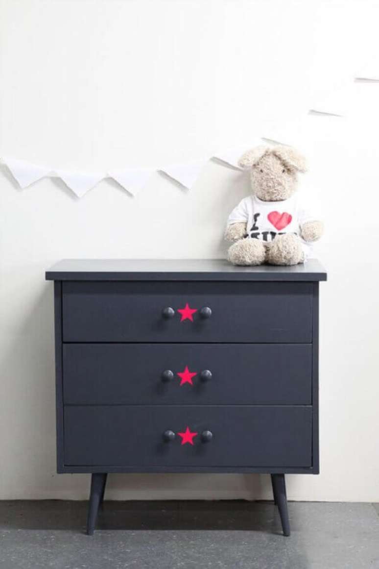 35. Decora&ccedil;&atilde;o com c&ocirc;moda para quarto infantil &ndash; Foto: Etsy