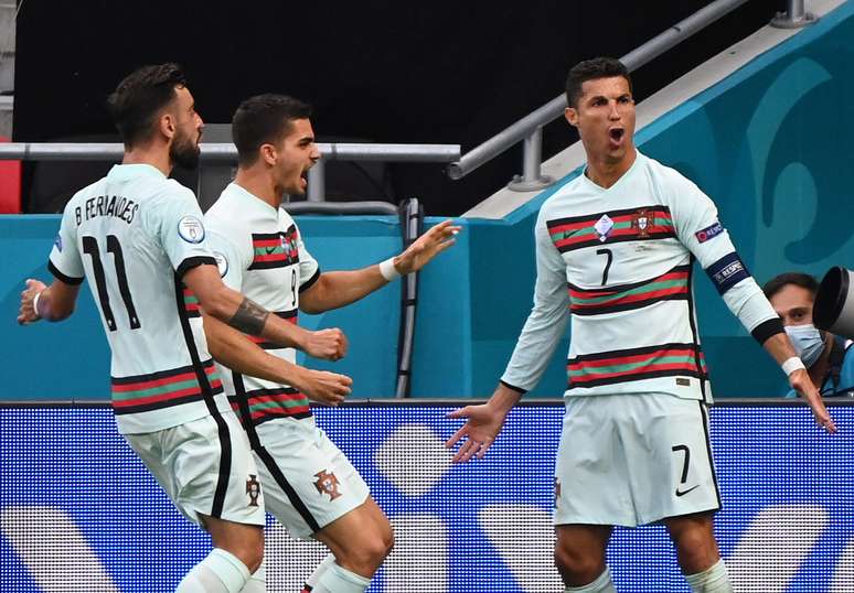 Cristiano Ronaldo marcou duas vezes na estreia de Portugal na Eurocopa