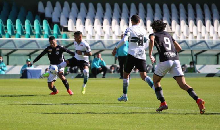 Coritiba e Botafogo empataram, o primeiro jogo no Couto Pereira por 1 a 1 (Foto: Fábio de Paula/Botafogo)
