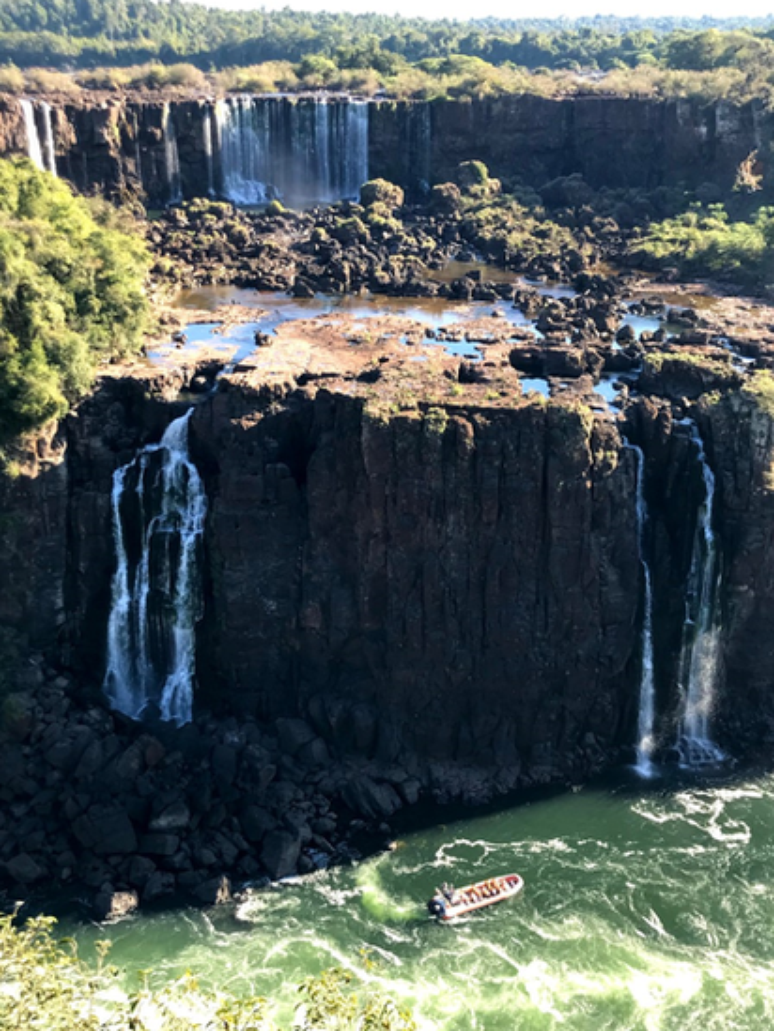 Cataratas do Igua&ccedil;u em 13 de junho; queda d'&aacute;gua registra menor vaz&atilde;o do ano, agravada pelo desmatamento na bacia hidrogr&aacute;fica