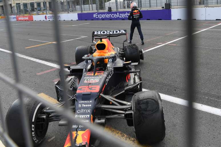 Max Verstappen deixa o carro da Red Bull irritadíssimo após abandono 