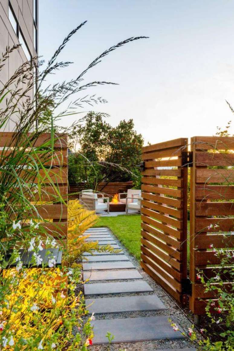 25. Ideias de cerca para jardim moderno e alegre – Foto Houzz