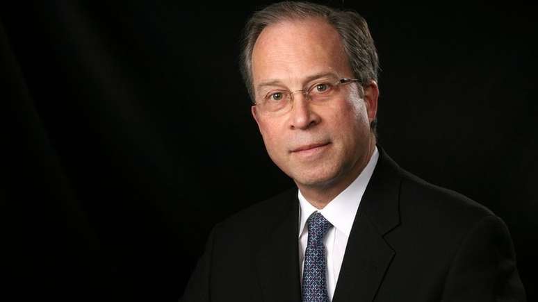 'Alguns grupos j&aacute; at&eacute; compraram meu lixo para obter informa&ccedil;&otilde;es sobre mim', conta Ross