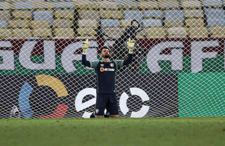 Marcos Felipe renovou o contrato com o Fluminense nesta terça (Foto: Lucas Merçon/Fluminense FC)