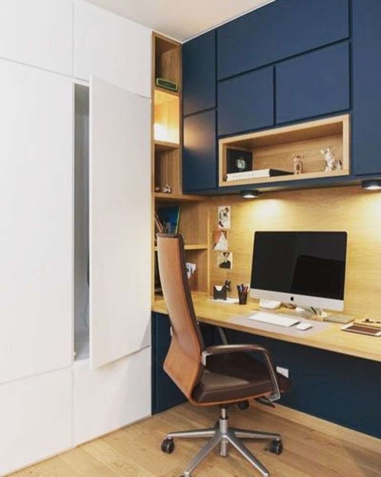 27. Cloffice com arm&aacute;rio de escrit&oacute;rio azul e branco &ndash; Foto Princesas empreendedoras