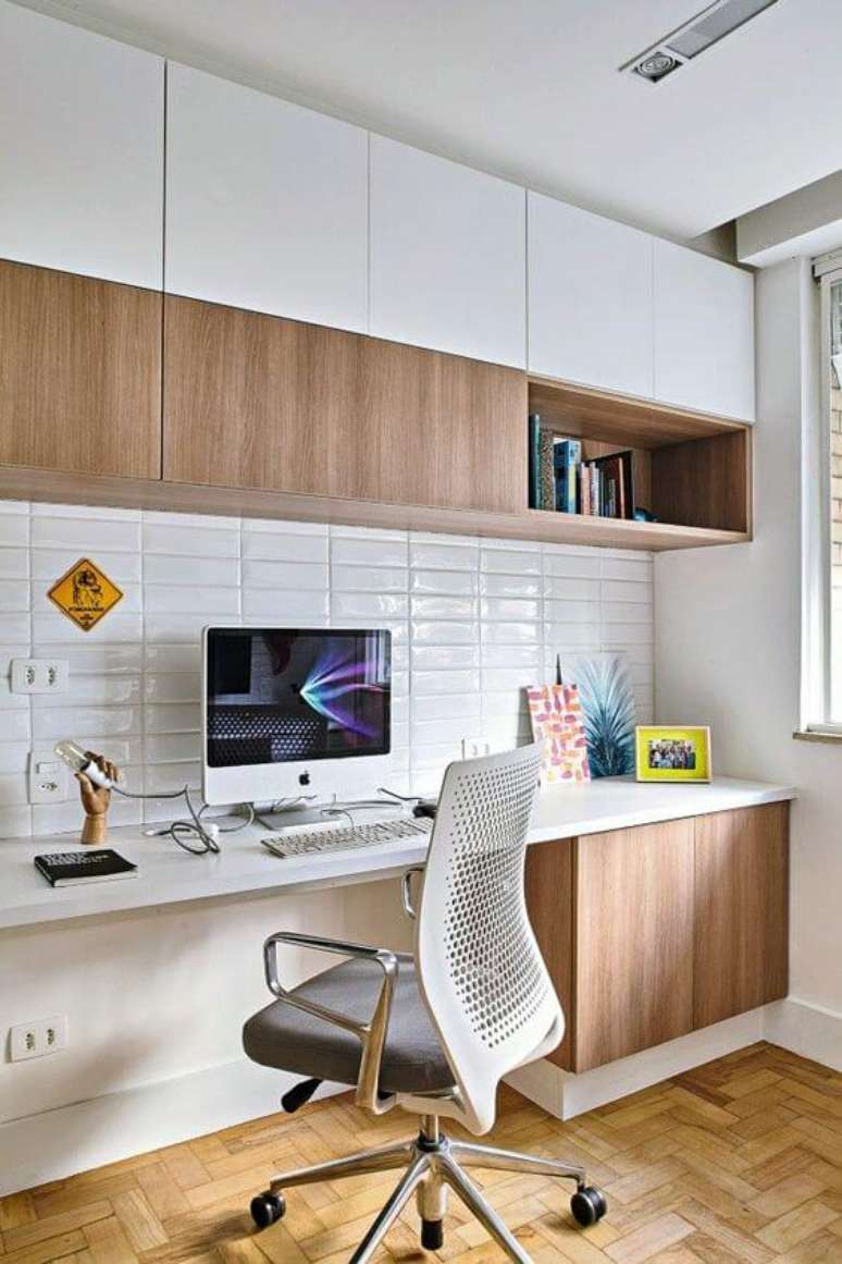 15. Armário de escritório planejado com escrivaninha – Foto Casa e Jardim