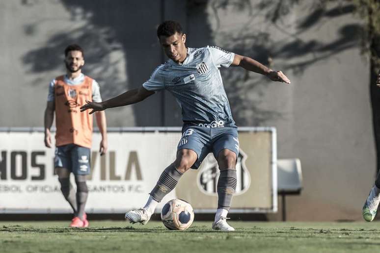 Sandry era tido como titular da equipe com a saída de Pituca, mas se lesionou (Foto:Ivan Storti/Santos FC)