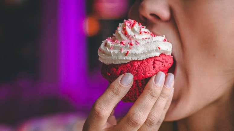 Entenda como a açúcar pode prejudicar sua saúde oral
