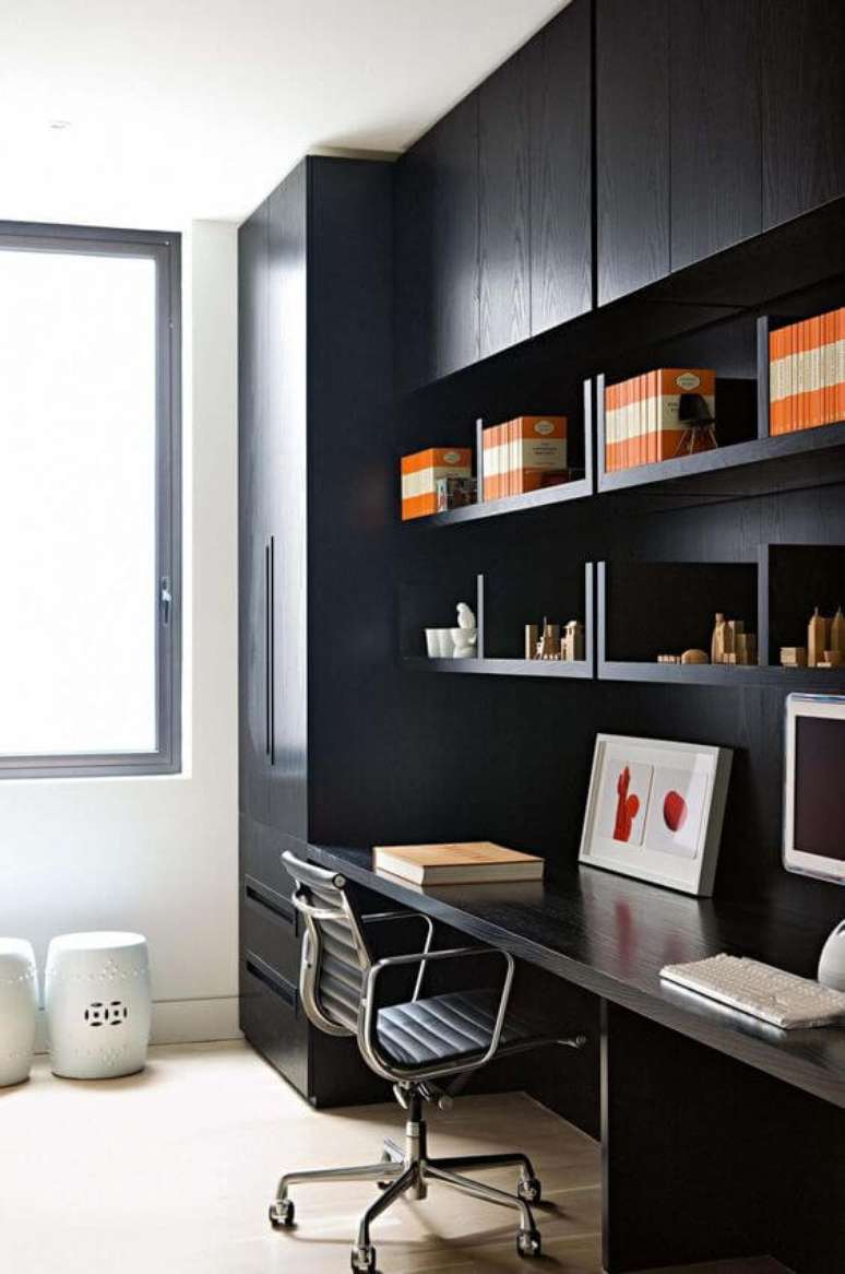 9. Armário de escritório preto na decoração moderna – Foto Decostore