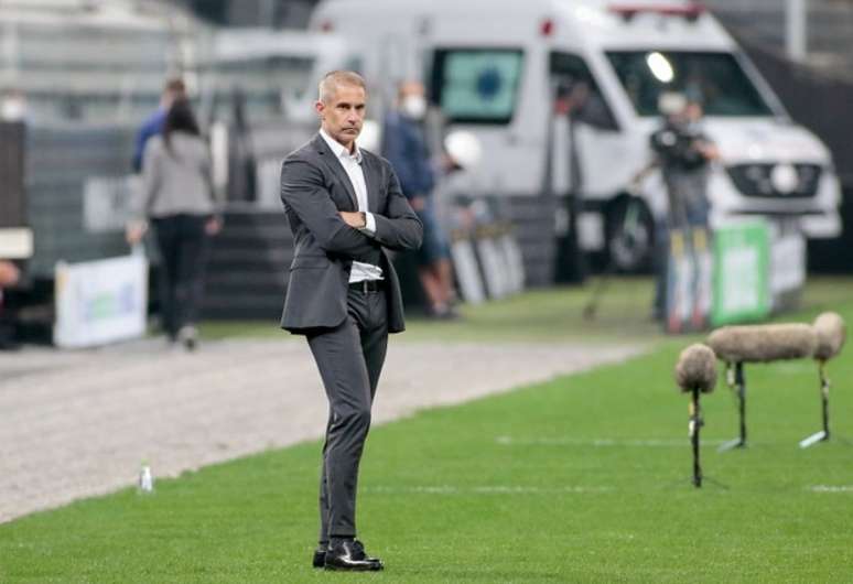 Sylvinho busca a primeira vitória como técnico no estádio corintiano (Foto: Rodrigo Coca/Ag. Corinthians)