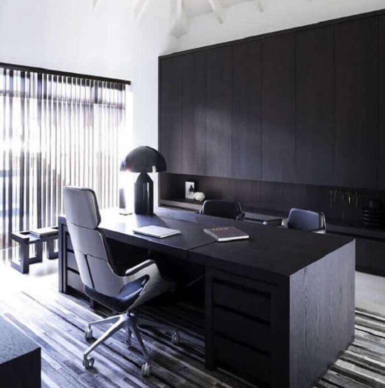 33. Mesa com design moderno e gaveteiro preto embutido. Fonte: Architecture Art Designs