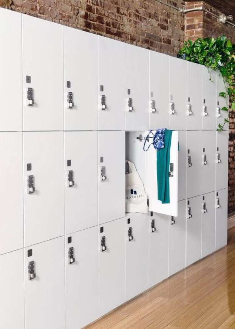 51. Arm&aacute;rio de escrit&oacute;rio de a&ccedil;o branco &ndash; Foto Hollman