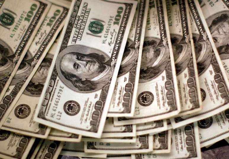 Dólar tem alta modesta ante real à espera de Fed e Copom
03/11/2009
REUTERS/Rick Wilking