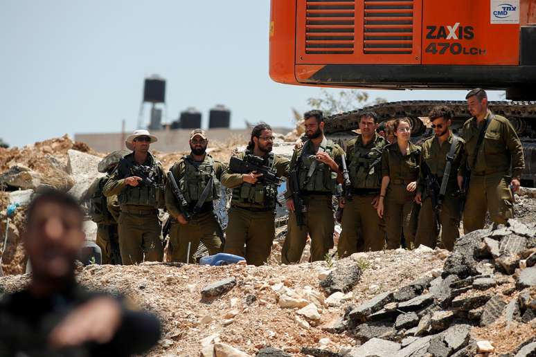 Militares israelenses pr&oacute;ximos a fronteira de regi&atilde;o palestina