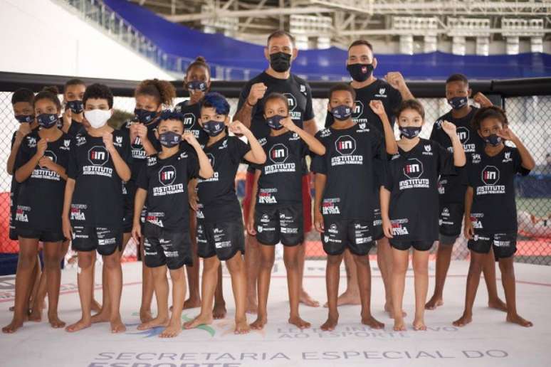 O projeto "Luta: Escola da Vida" é uma parceria entre a Secretaria Municipal de Esportes e o Instituto Irmãos Nogueira (Foto: divulgação)