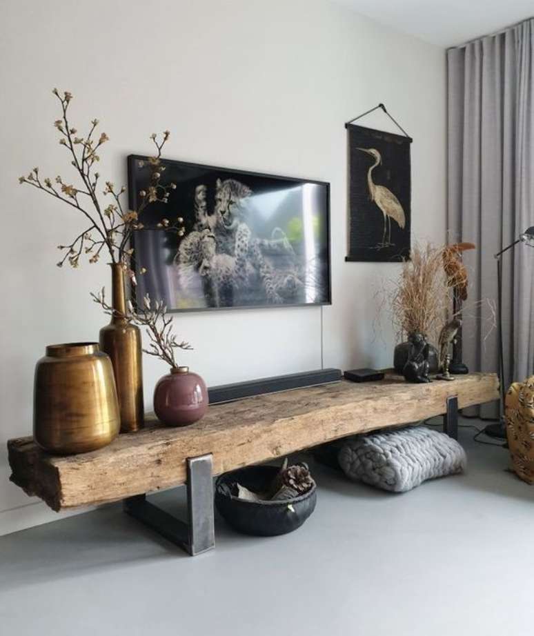 54. Rack rustico de madeira com p&eacute;s de ferro &ndash; Foto Design DIY