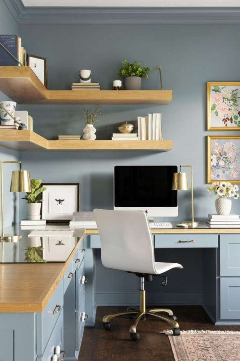 11. Armário de escritório azul planejado para home office – Foto Coalize