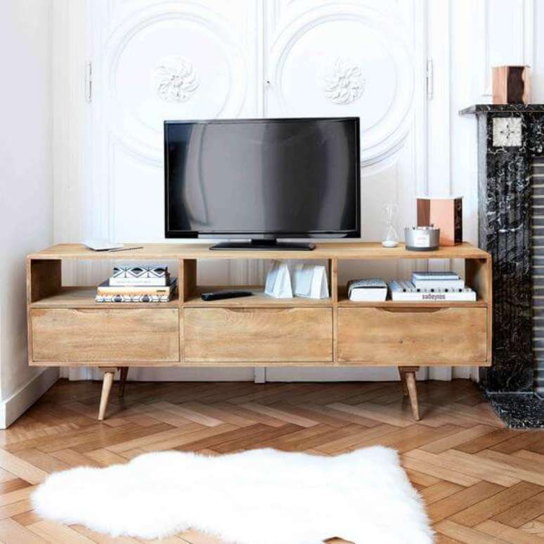 43. Rack Rustica de madeira para sala de estar pequena – Foto Maison Dumond