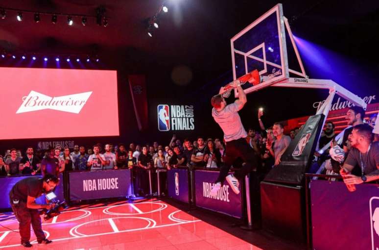 Budweiser é patrocinadora da NBA e emissora oficial da liga no Brasil (Divulgação)