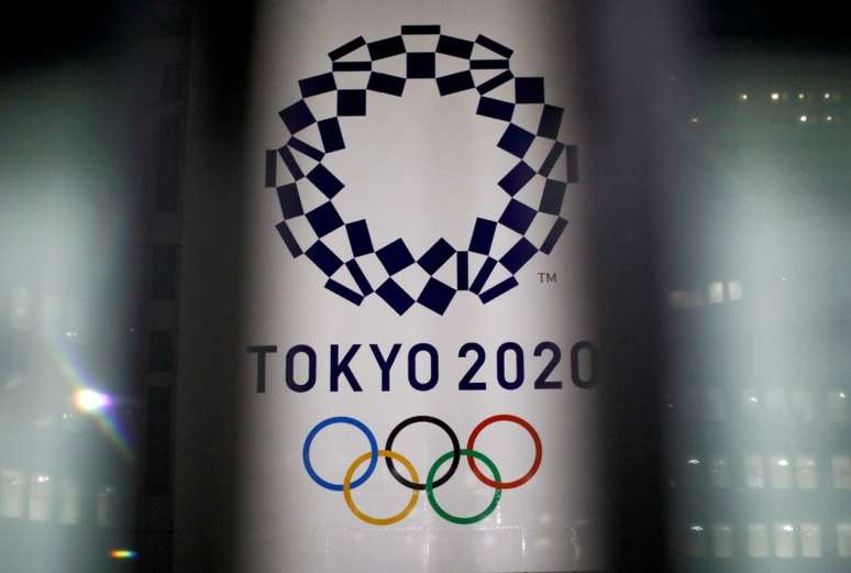 Logo da Olimpíada Tóquio-2020 no prédio do governo metropolitano de Tóquio
22/01/2021 REUTERS/Issei Kato