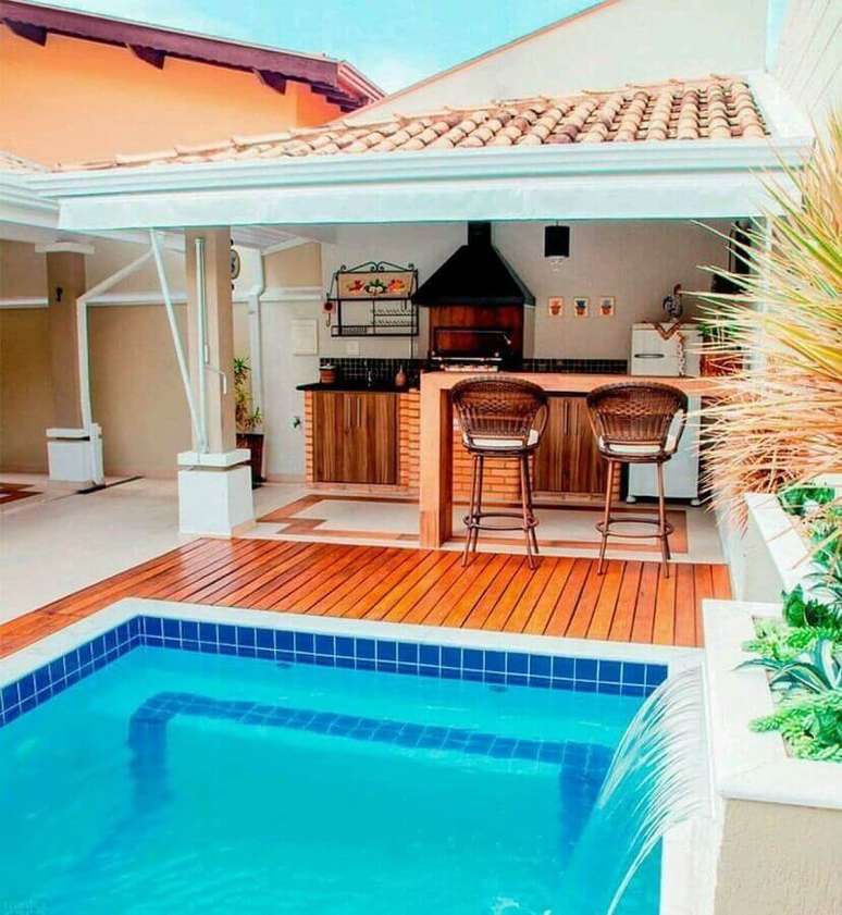 11. Decora&ccedil;&atilde;o de &aacute;rea gourmet com piscina e churrasqueira &ndash; Foto: Dcore Voc&ecirc;