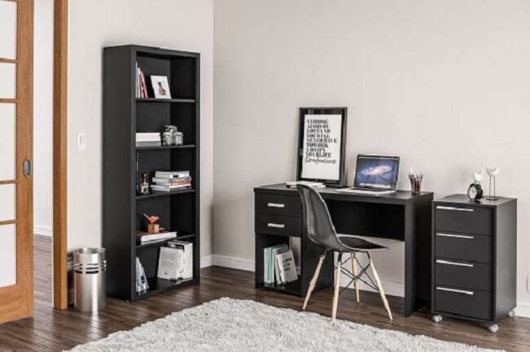 47. Aposte na compra de um gaveteiro preto para escrit&oacute;rio. Fonte: Pinterest