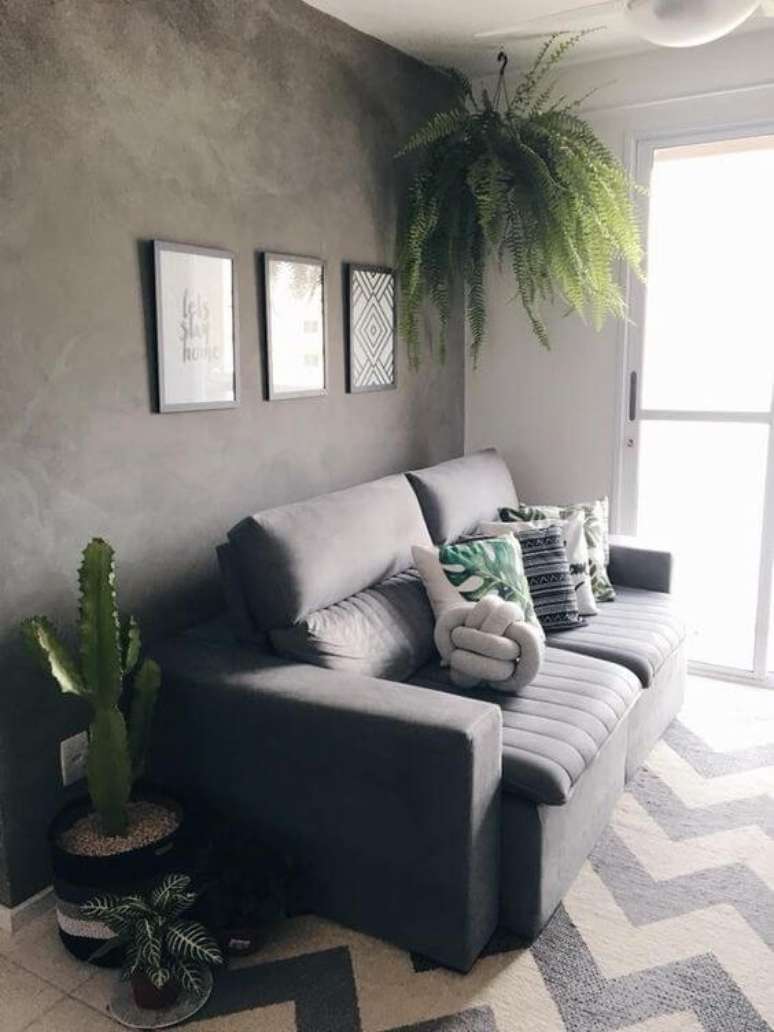 7. Sala com tapete chevron cinza e sofá da mesma cor – Foto Arkpad