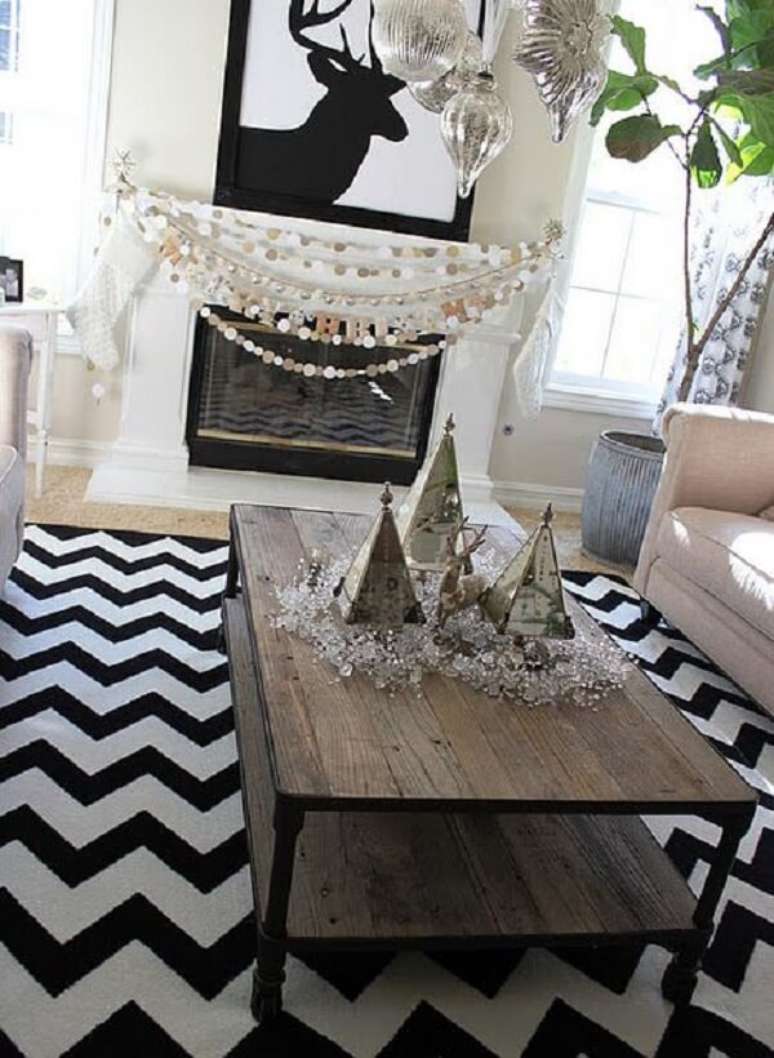 49. Sala com lareira e tapete chevron – Foto Bsgstyle