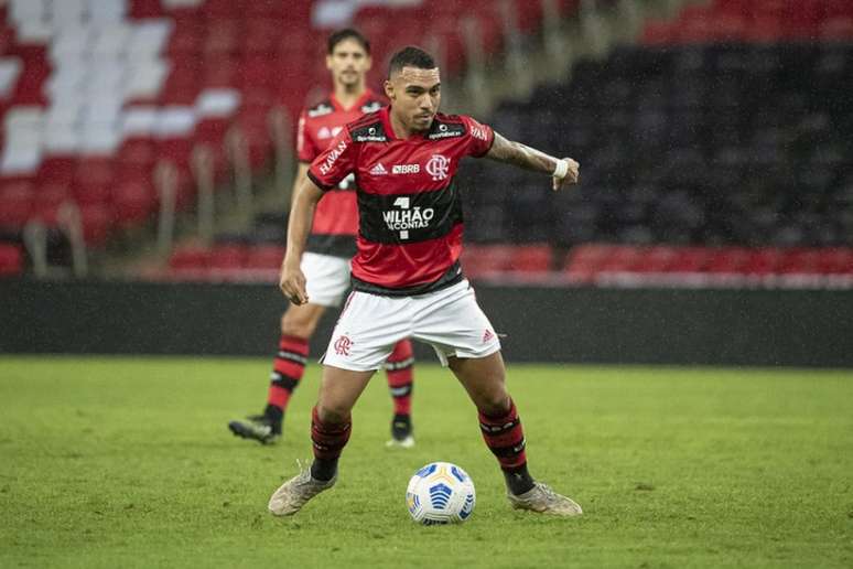 Matheuzinho vive bom momento no Flamengo (Foto: Alexandre Vidal/Flamengo)