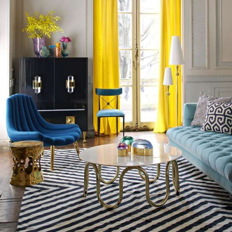 14. Sala moderna em tons de azul com tapete chevron – Foto Casa Vogue